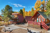 Freshly remodeled Moose Cabin- Hot tub + firepit