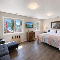 Studio apartment, heart of Grand Lake, Lake views