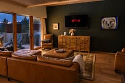 Downtown luxury retreat, Lake and MTN views, Yoga - Image 3
