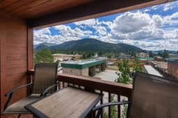 Walk to town, natural lake and MTN view, balcony - Image 2