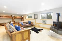 Glacial boulder cabin with panoramic mountain view - Image 5