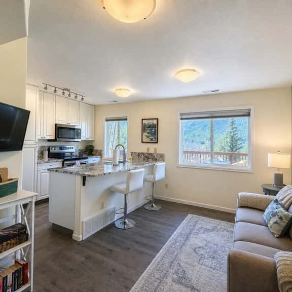 Luxury downtown Apartment with Grand Lake views - Image 1