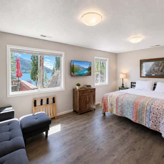 Studio apartment, heart of Grand Lake, Lake views - Image 1