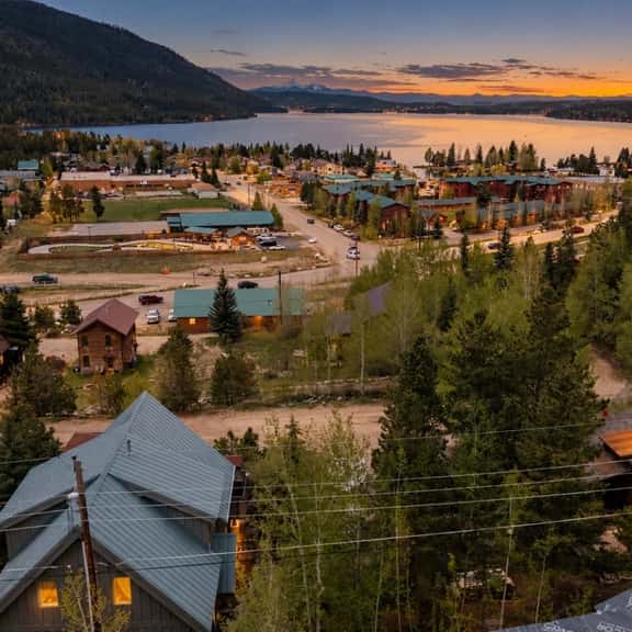 Downtown luxury retreat, Lake and MTN views, Yoga - Image 1